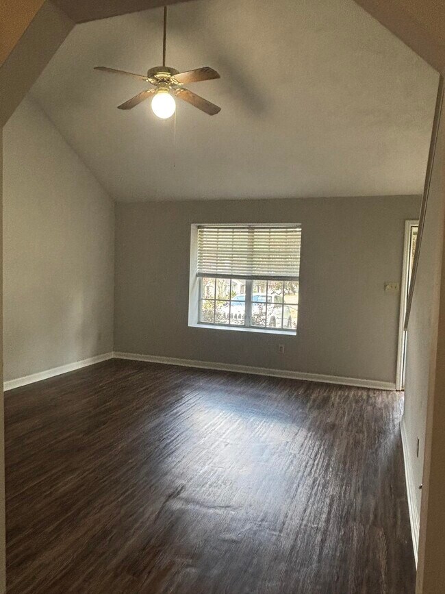 Building Photo - 2901 Richview Park Cir S