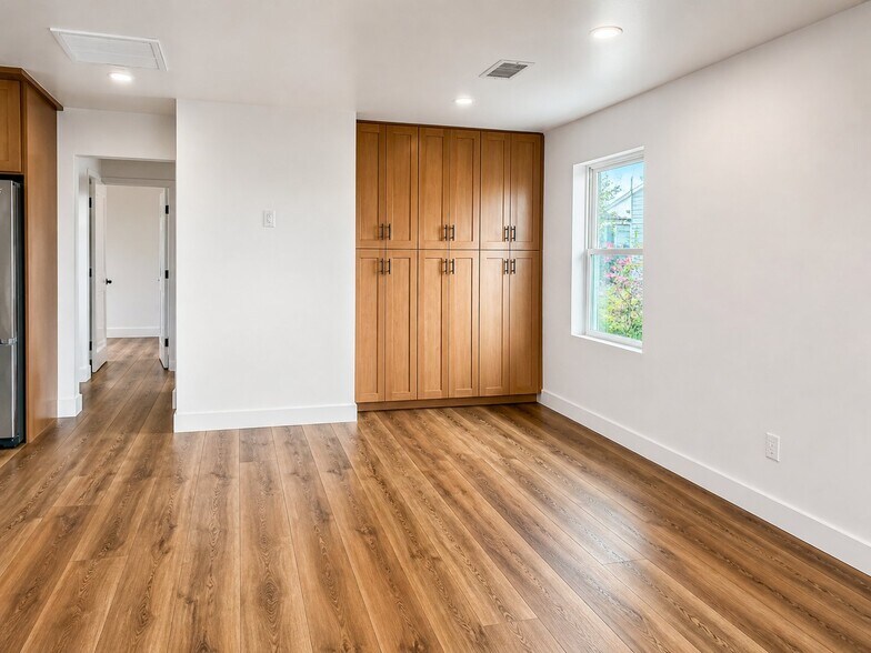 Building Photo - 8806 Chantry Ave