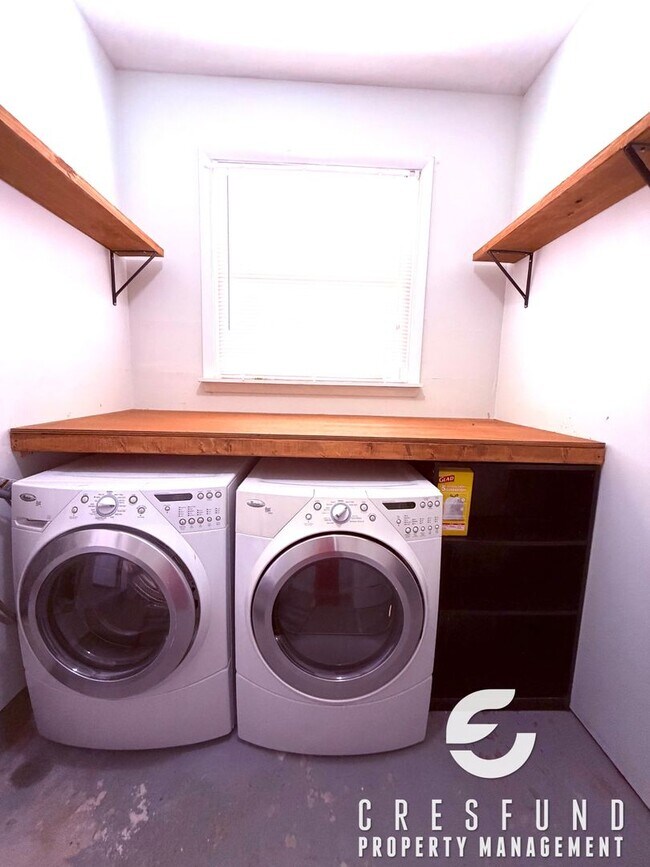 Building Photo - Charming 3 Bedroom 2 Bath Open Concept (Pet Friendly)