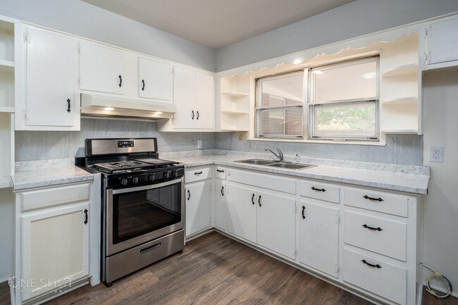 Building Photo - 3749 N 10th St