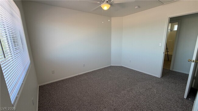 Building Photo - 2424 Predera Ave