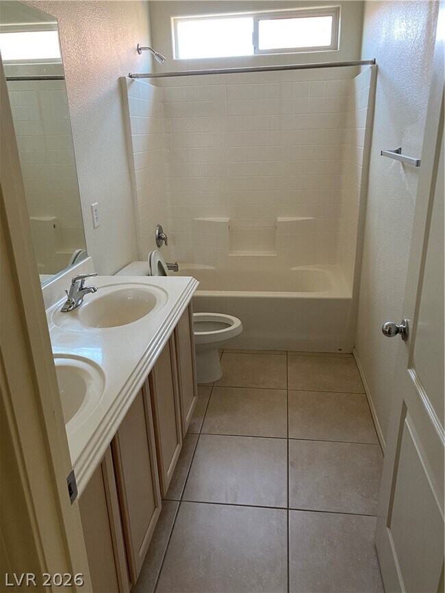 Building Photo - 10555 Lessona St