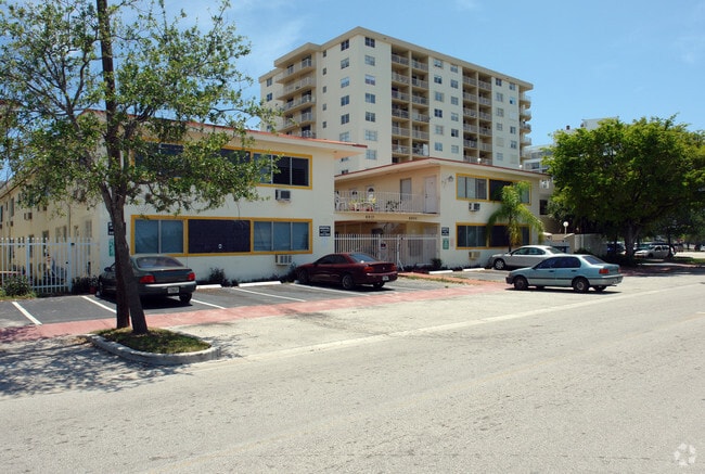 Building Photo - 6905 Rue Vendome
