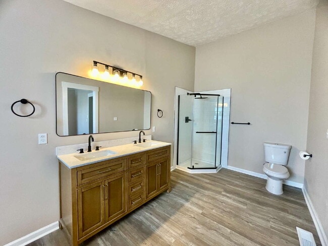 Building Photo - Spacious Newly Renovated 4-Bedroom Farmhou...