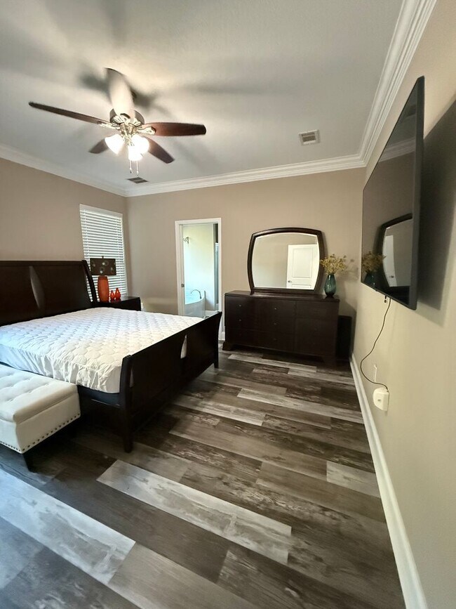 Building Photo - New Listing
