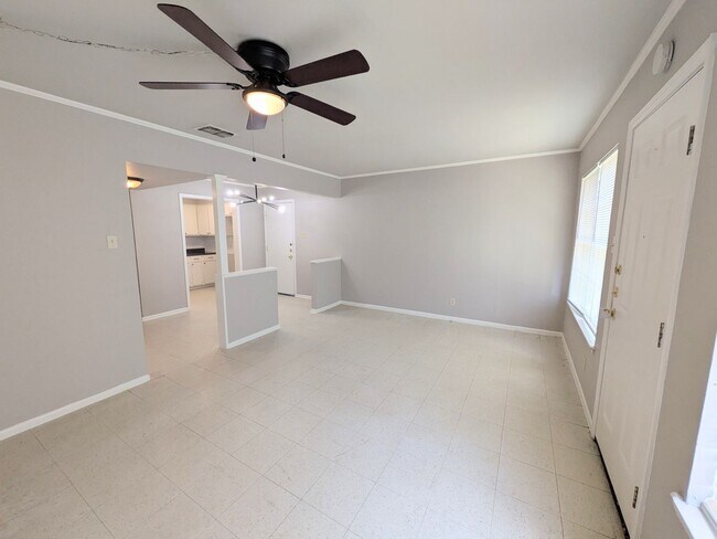 Building Photo - 501/503 Southtrail Dr