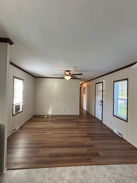 Building Photo - 40 Edgewood Dr