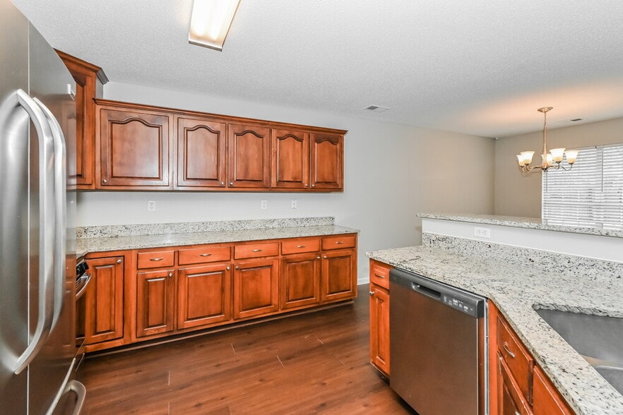 Building Photo - 2523 Russum Dr