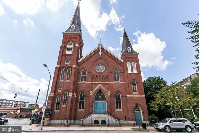 Building Photo - 931 S Hanover St