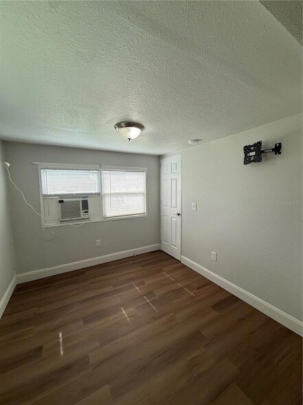 Building Photo - 37412 Carringer Rd