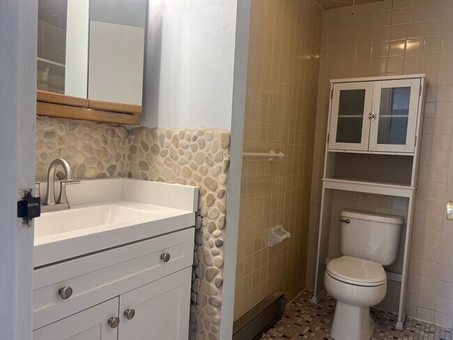 Building Photo - 222 Winthrop Shore Dr