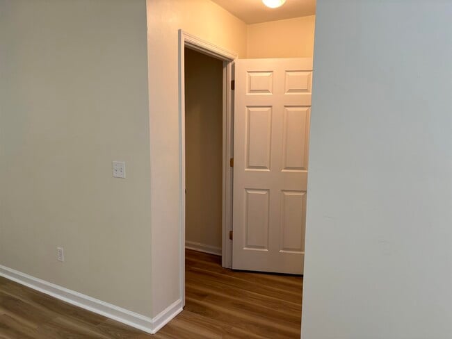 Building Photo - 3041 Camelliawood Cir E