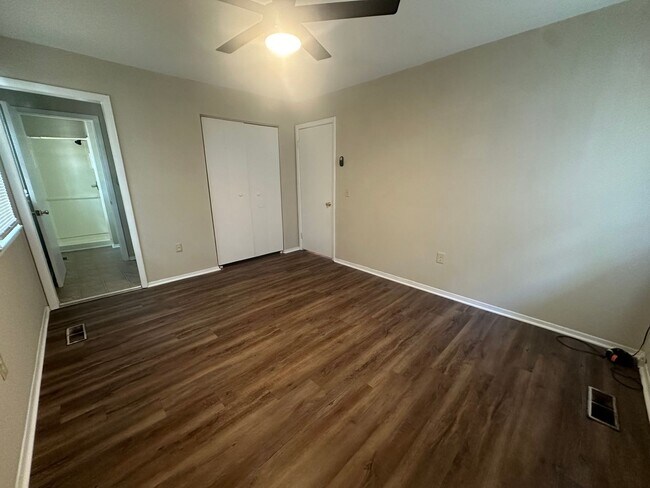 Building Photo - 705 Buena Vista Dr