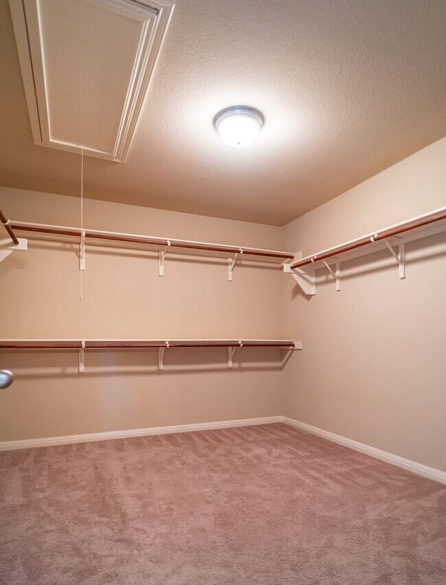 Building Photo - 2301 Giddens Dr