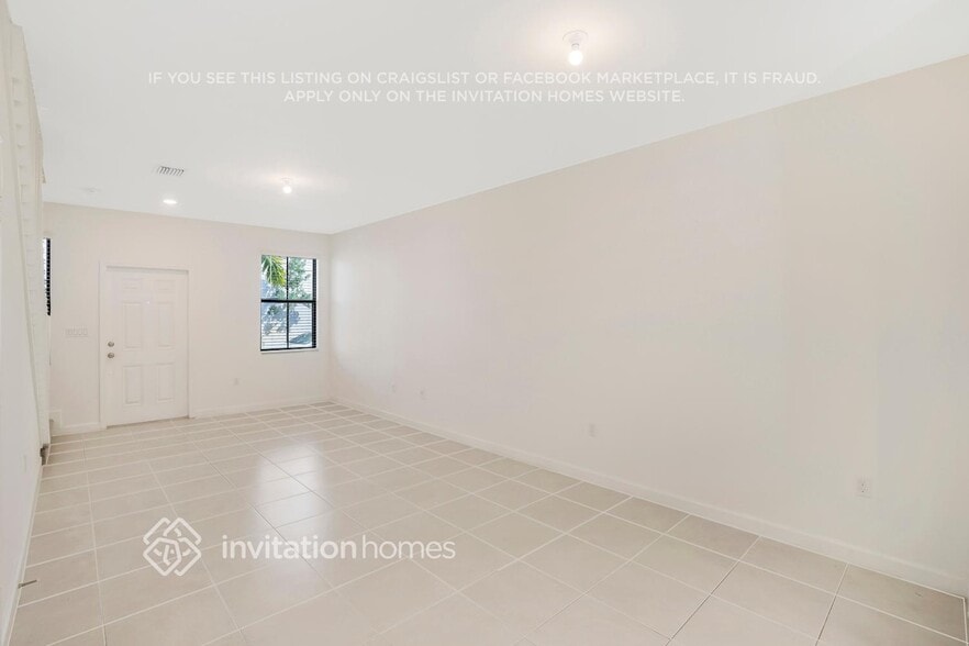 Building Photo - 2835 SW 16th Terrace