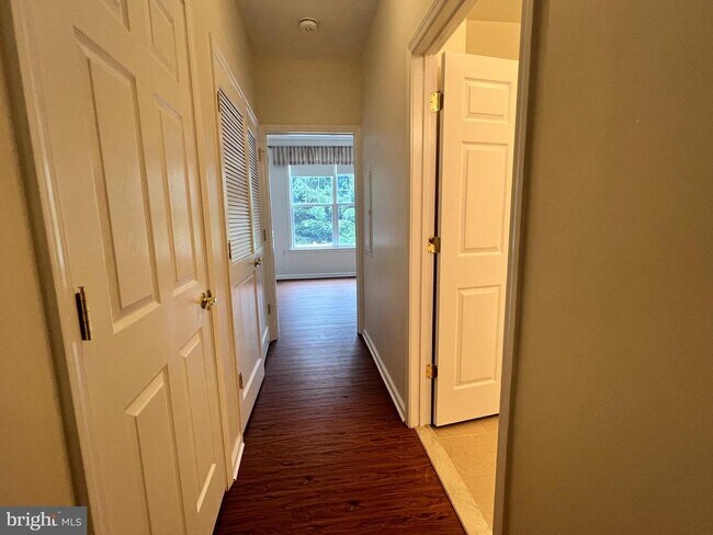 Building Photo - 422 Masterson Ct