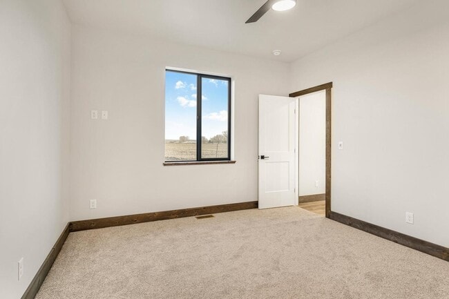 Building Photo - K288LI