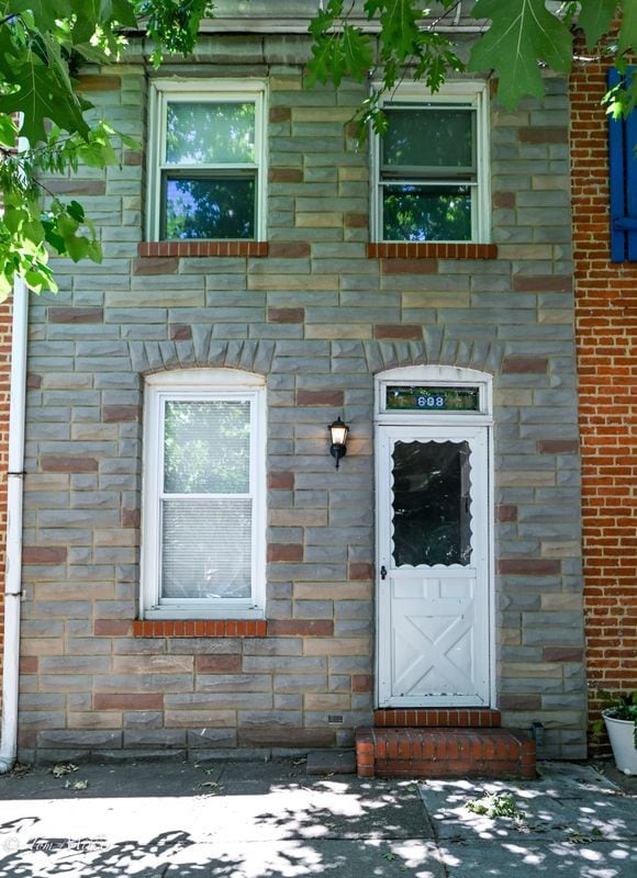 Building Photo - 608 S Milton Ave