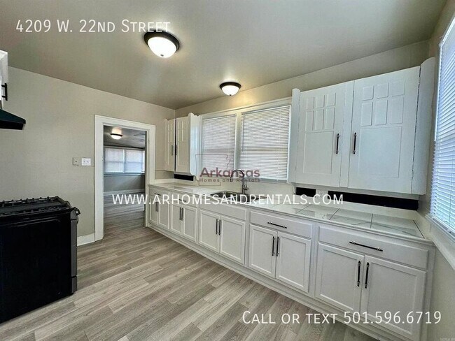 Building Photo - 4209 W 22nd St