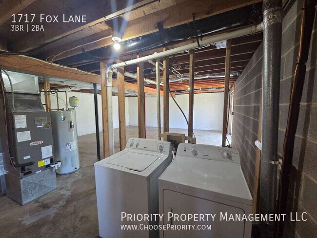 Building Photo - 1717 Fox Ln