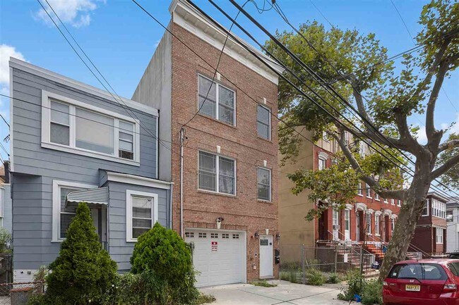 Building Photo - 28 Storms Ave