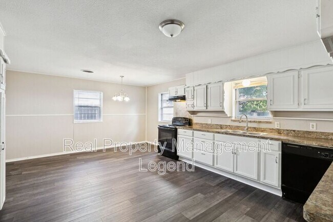 Building Photo - 7009 Corona Dr