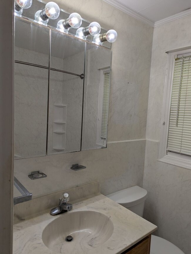 Building Photo - Fully Updated 3 Bedroom Home For Rent