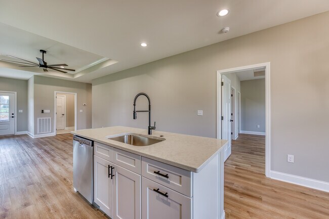 Building Photo - 319 Monroe Dr