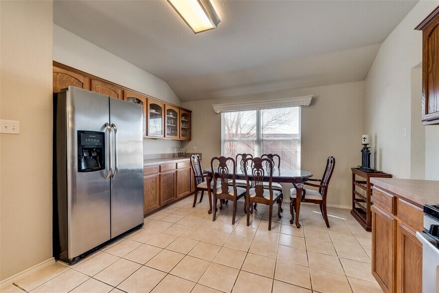 Building Photo - 2431 Fieldcrest Dr