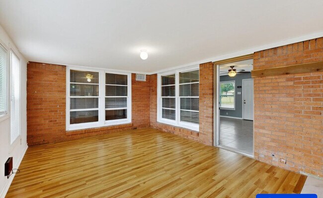 Building Photo - 1900 Hilltop Dr