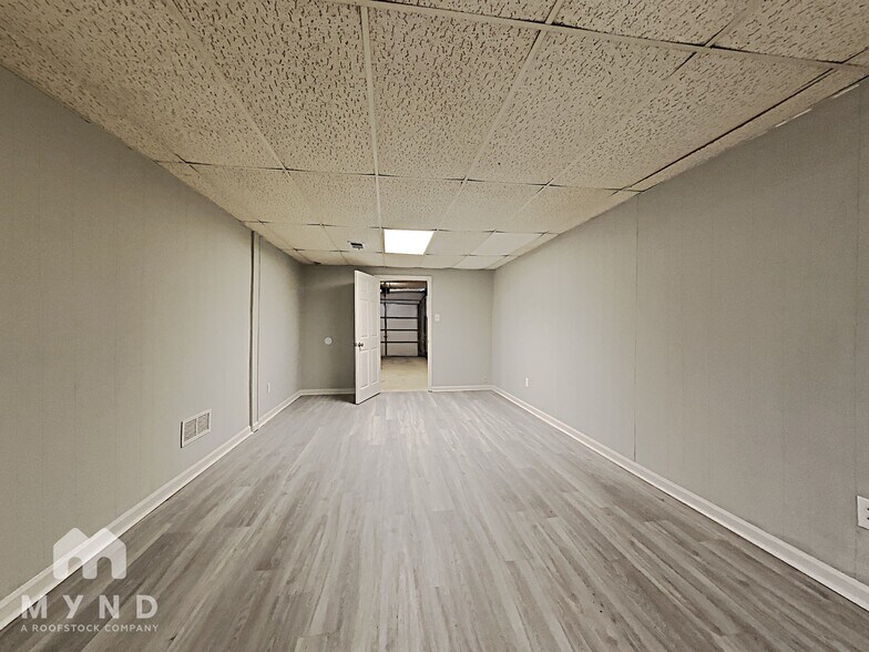 Building Photo - 2034 Brewster Rd