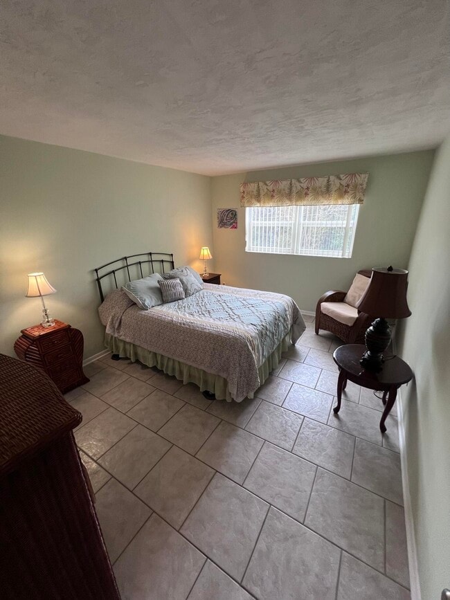 Building Photo - 223 Columbia Dr