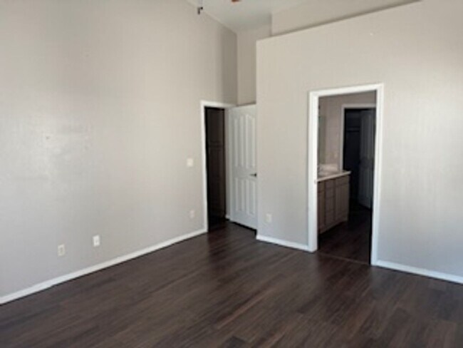 Building Photo - Charming 3 Bedroom 2 Bathroom With Den Hom...