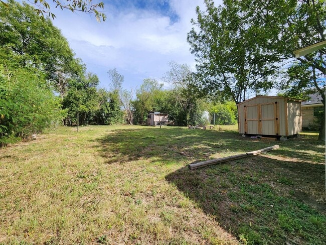 Building Photo - Updated 1-Bedroom Home with Spacious Yard ...