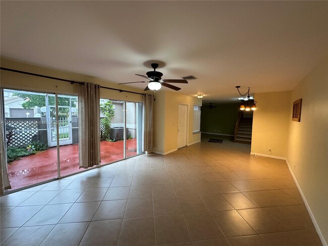 Building Photo - 10998 Mainsail Dr