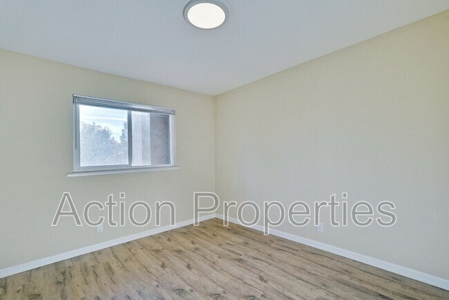 Building Photo - 135 Brenton Ct