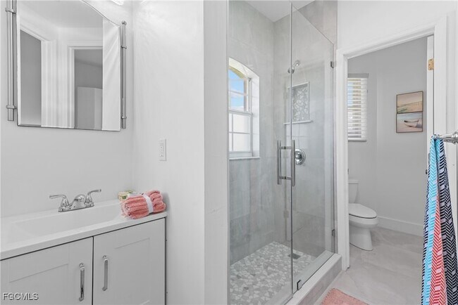 Building Photo - 2417 Cape Coral Pkwy W