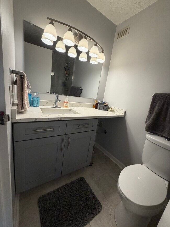 Building Photo - 480 N McClurg Ct