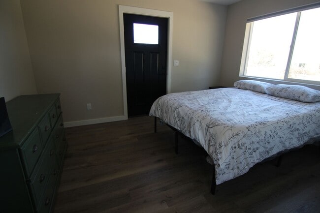 Building Photo - 2 Bedroom, 1 Bath home