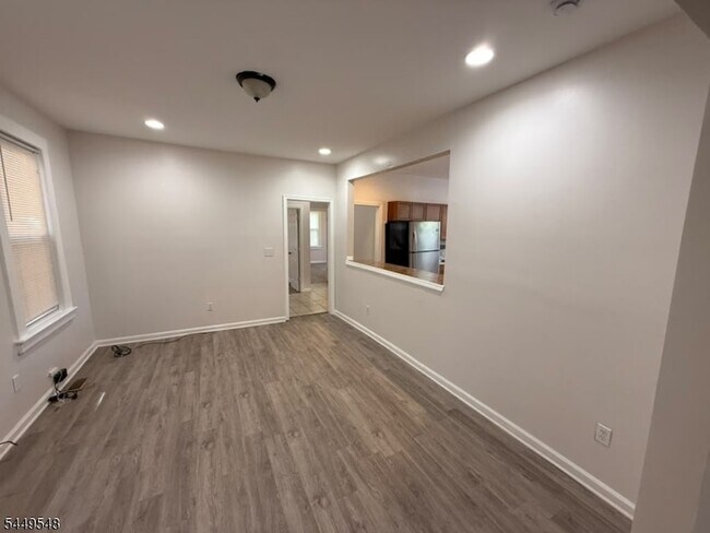 Building Photo - 86 Mapes Ave