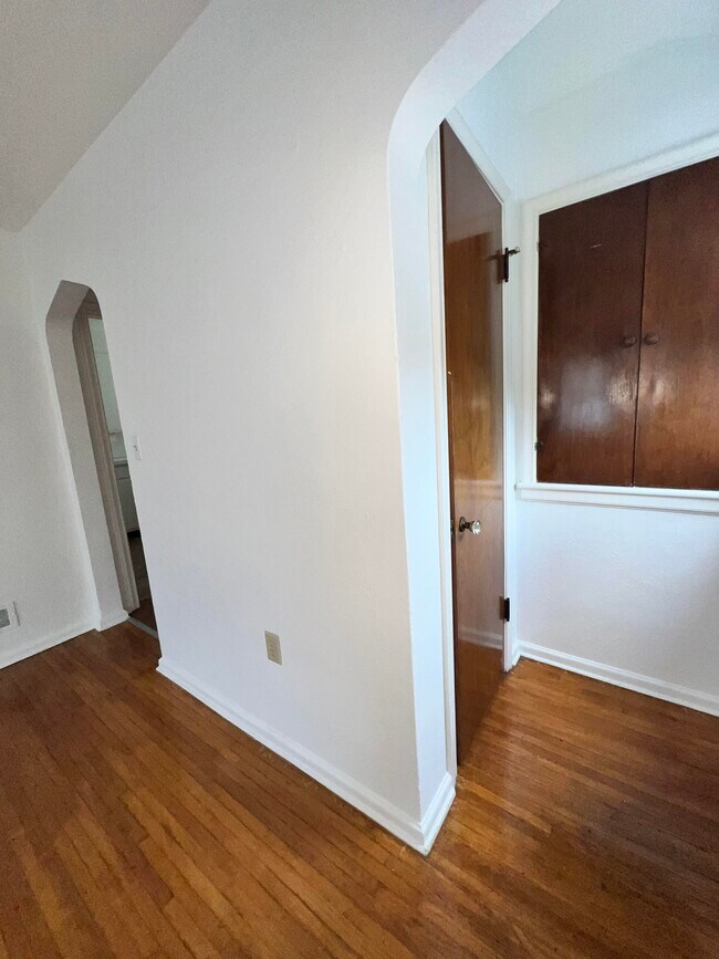 Building Photo - 4423 Vermaas Ave