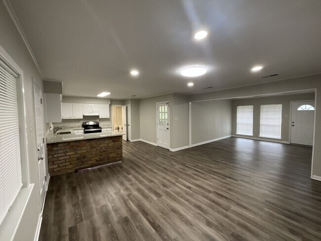 Building Photo - 5313 Wexford Dr