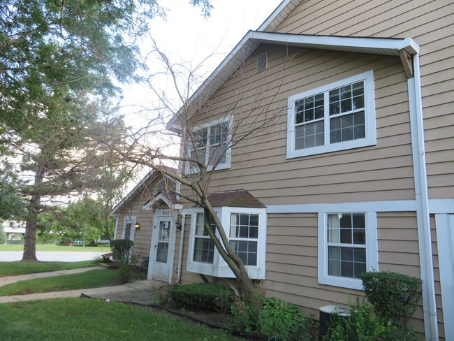 Building Photo - 457 N Cambridge Dr