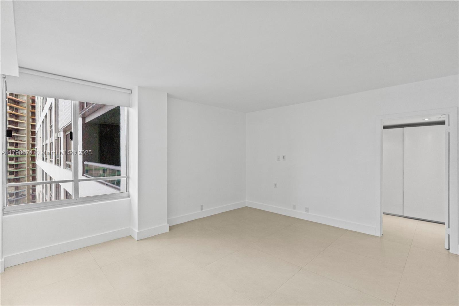 Building Photo - 1541 Brickell Ave