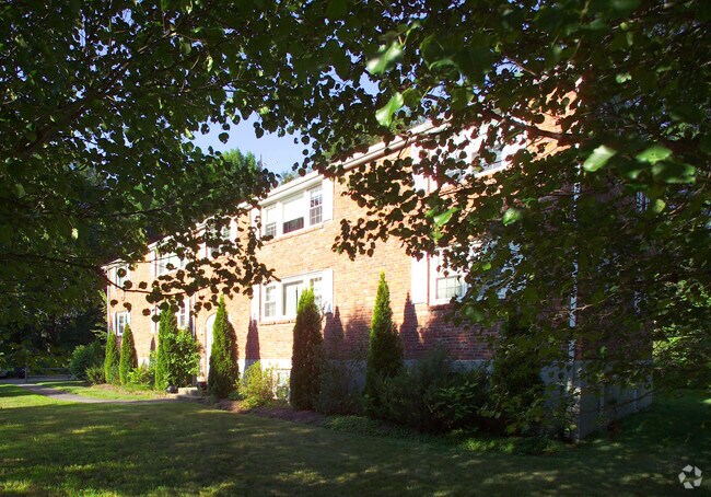 Building Photo - 10 Pierce St