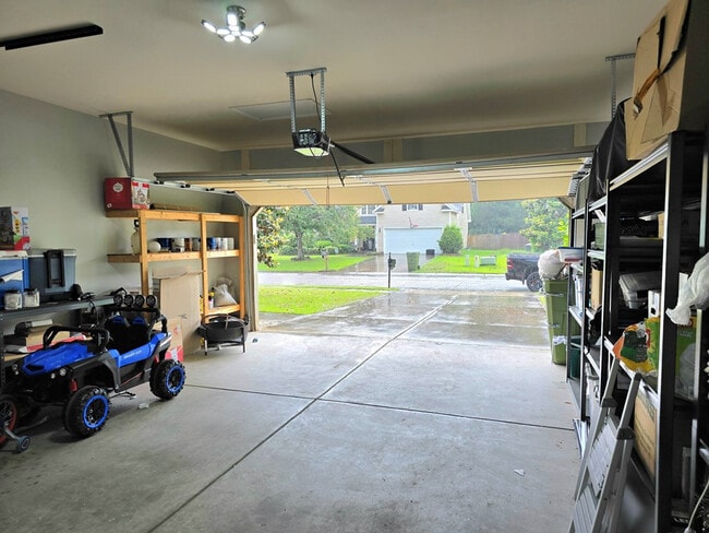 Building Photo - 525 Batty Way