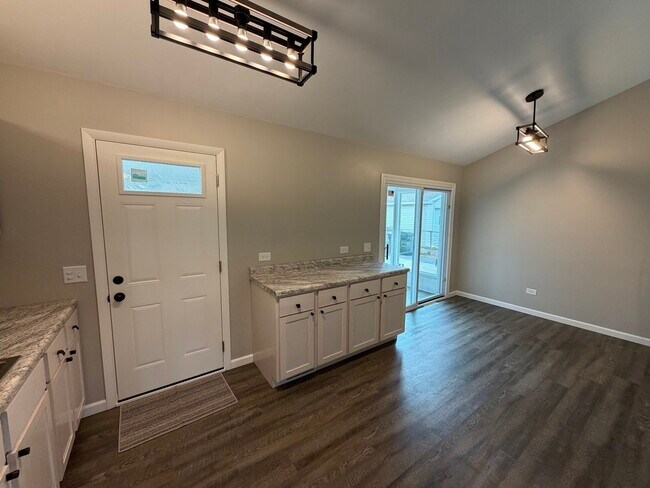 Building Photo - 109 Hickory Dr