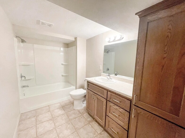 Building Photo - 811 7th St