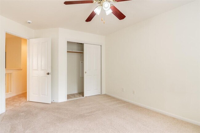 Building Photo - 16 Scarlet Woods Ct