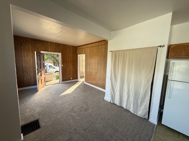 Building Photo - West Side Petaluma Near Down Town  - 2 Bedroom 1 Bathroom